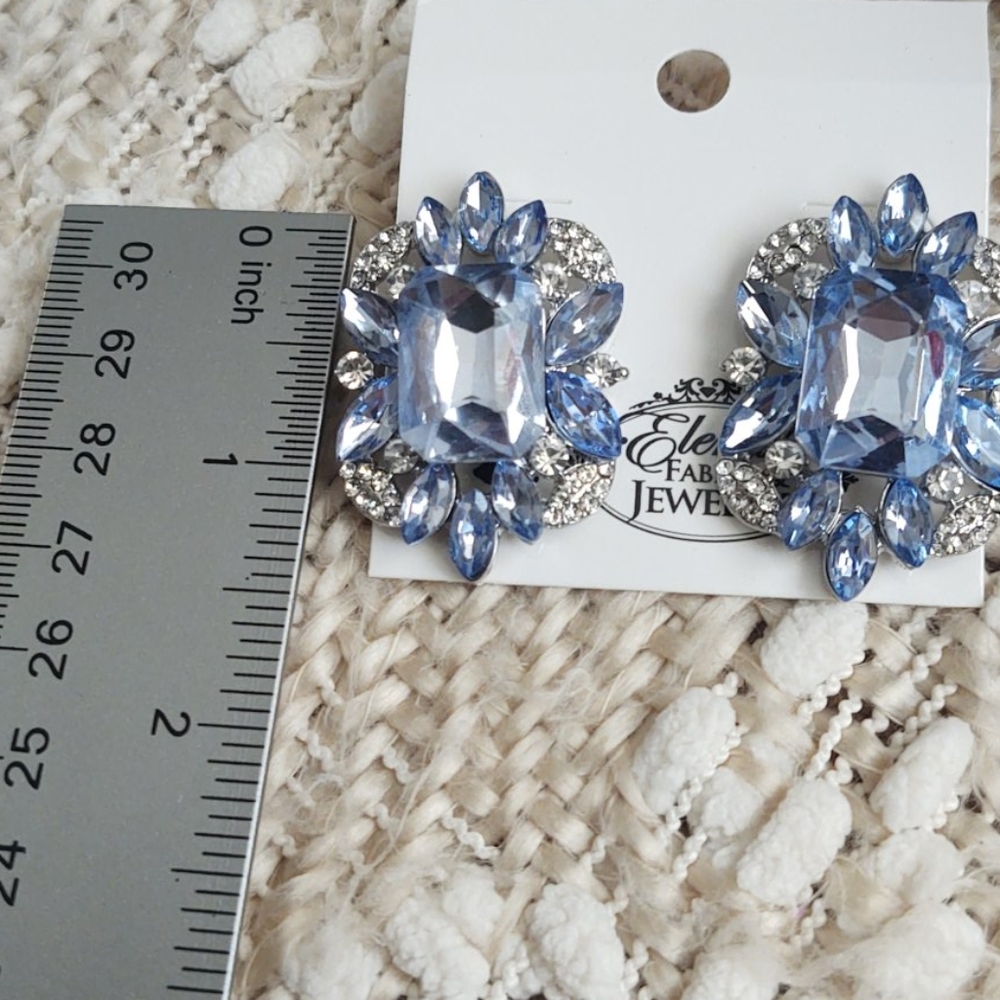 Large stud earring - Picture 3 of 4